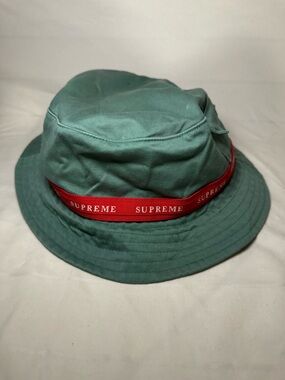 Supreme Logo Jaquard L Green Bucket Hat with Red Label